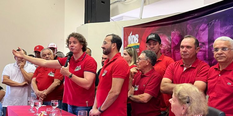 Veneziano participa de convenção que reconduziu Benjamin Maranhão à presidência do MDB e o lançou pré-candidato a prefeito de Araruna