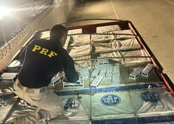 PRF apreende carga de cigarros contrabandeados avaliados em cerca de R$ 1 milhão