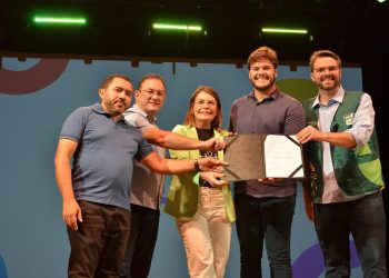 Bruno lança projeto Escuta Campina com entrega de próteses auditivas para estudantes