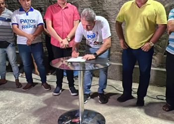 Prefeito de Patos assina ordem de serviço para construção de unidade de saúde e academia nos Sapateiros
