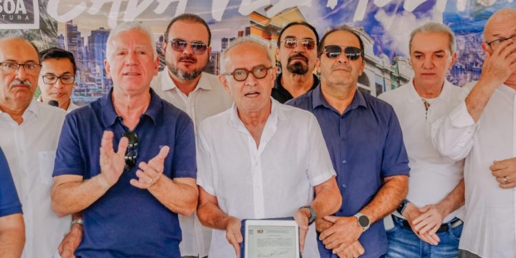 Cícero Lucena autoriza pavimentação de sete ruas em Cruz das Armas