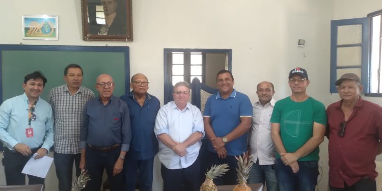 Secretário de Agricultura do Estado visita Sapé para discutir implantação de polo de mandiocultura