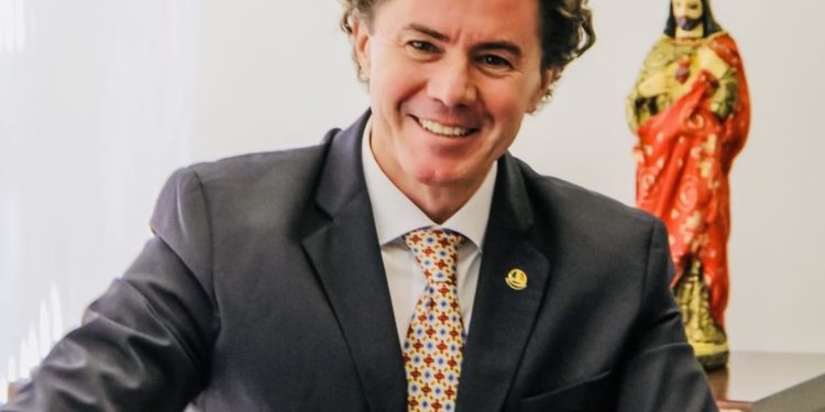 Cada vez fica mais claro que Veneziano lidera a disputa por uma das vagas para o Senado