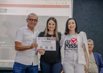 Cícero Lucena entrega certificado e libera crédito para 65 microempreendedores de João Pessoa