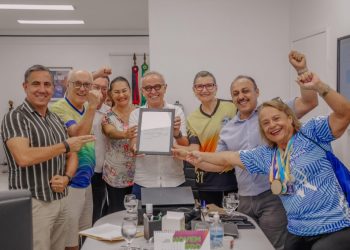 Cícero assina lei que reconhece o Câmbio como esporte referência para idosos e pessoas com dificuldades fisicomotoras