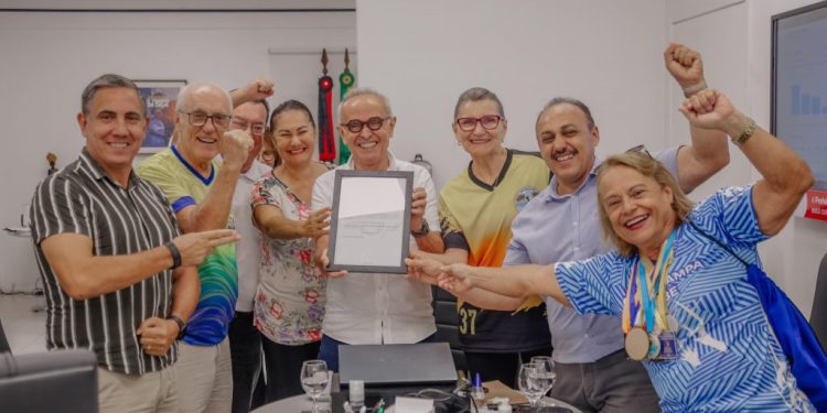 Cícero assina lei que reconhece o Câmbio como esporte referência para idosos e pessoas com dificuldades fisicomotoras