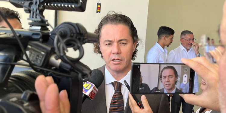 Com emendas de Veneziano, Bruno entrega recursos a entidades filantrópicas de Campina Grande