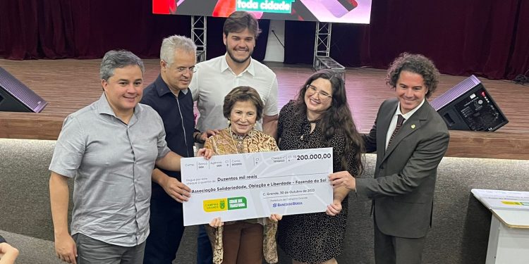 Com emendas de Veneziano, Bruno entrega recursos a entidades filantrópicas de Campina Grande