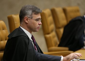 Mendonça pede destaque e duas ações do 8 de janeiro são suspensas