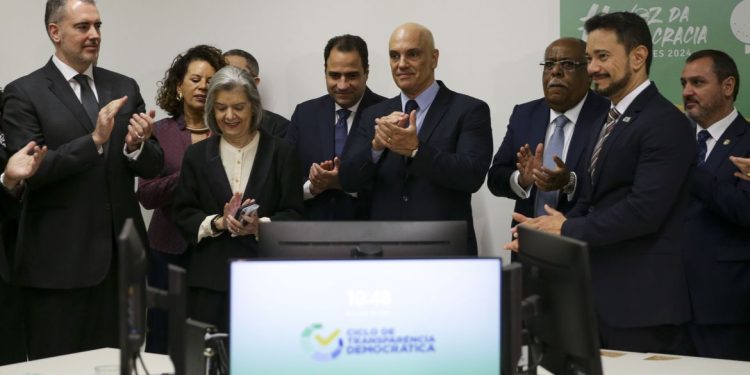 TSE abre código-fonte de urna eletrônica para as eleições de 2024