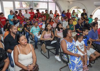 BOLSA ATLETA CABEDELO: Prefeitura entrega incentivos financeiros a mais de 40 atletas locais