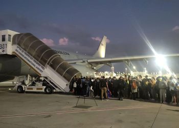 Chega ao Brasil mais um avião com brasileiros repatriados de Israel
