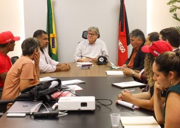 Governador destaca investimentos do governo na agricultura familiar em reunião com representantes do MST