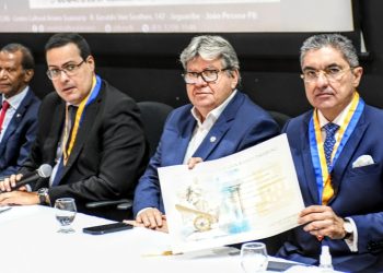 João Azevêdo prestigia posse de desembargador Rogério Fialho no Instituto Histórico e Geográfico Paraibano