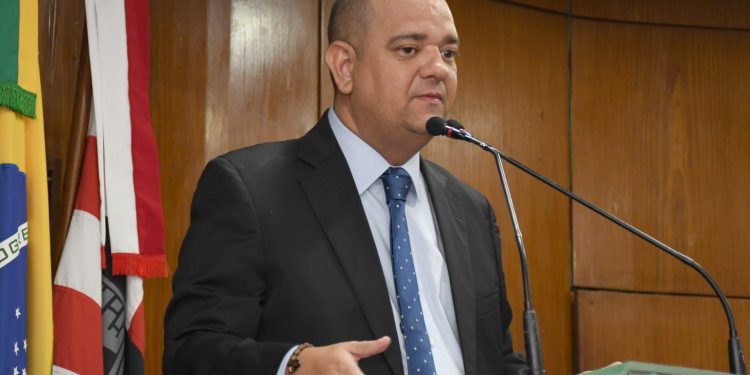 Líder do Governo destaca redução drástica na fila de pacientes que aguardam cirurgia no Trauminha