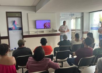 Hospital de Catolé do Rocha promove ação educativa alusiva ao Outubro Rosa sobre prevenção e autocuidado