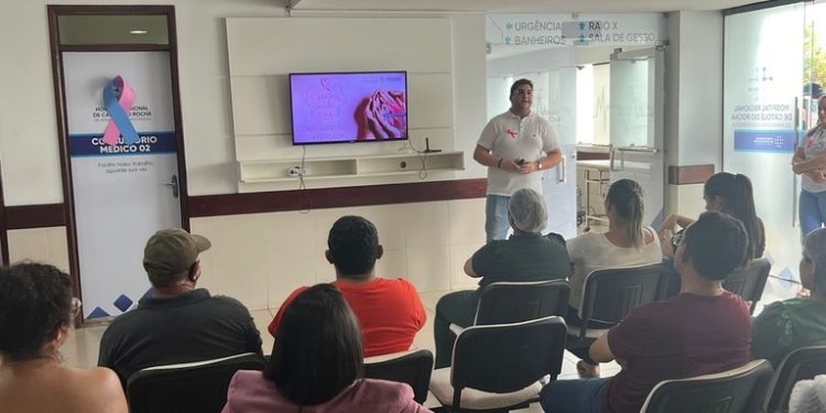 Hospital de Catolé do Rocha promove ação educativa alusiva ao Outubro Rosa sobre prevenção e autocuidado