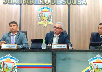 Vereadores autorizam doação de prédio da rodoviária de Piancó para instalação de faculdade particular