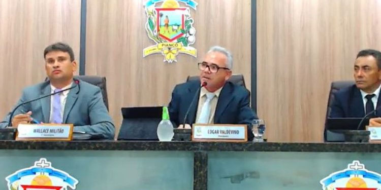 Vereadores autorizam doação de prédio da rodoviária de Piancó para instalação de faculdade particular