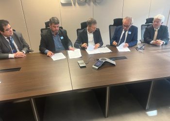 Dinho assina contrato e BRB vai gerir a folha dos servidores da Câmara de João Pessoa