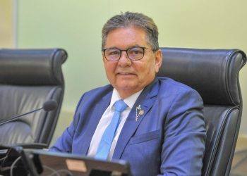 Projeto de Adriano garante prioridade para idosos em “delivery” de medicamentos