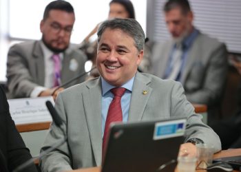 Efraim Filho é escolhido pelo DIAP como um dos melhores senadores do país