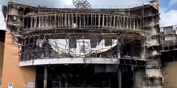 Incêndio atinge Shopping Cidade Luz de Guarabira, que fica destruído