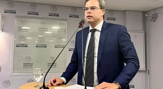 George Morais anuncia licença da ALPB e abre vaga para Nilson Lacerda