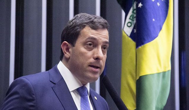 Deputado paraibano diz que Câmara fez “manobra vergonhosa” para proibir casamento homoafetivo