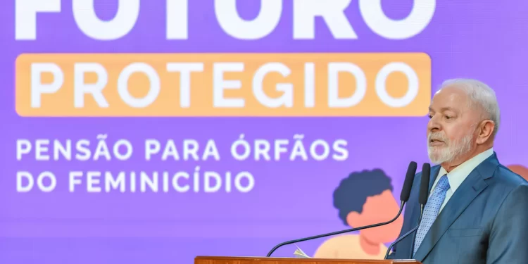 Lula sanciona lei que prevê pensão para filhos de vítimas de feminicídio