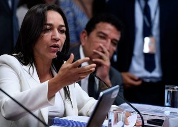 CPMI aprova relatório com pedido de indiciamento de Bolsonaro e militares