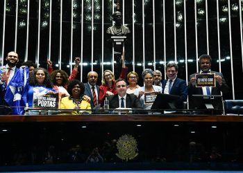 Senado aprova atualização da Lei de Cotas e insere quilombolas na reserva de vagas