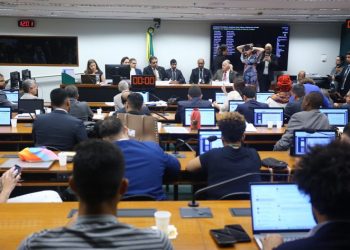 Comissão da Câmara aprova projeto que proíbe o casamento entre pessoas do mesmo sexo