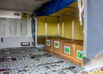 Brasileiros recebem ajuda do governo em Gaza para água e alimentos