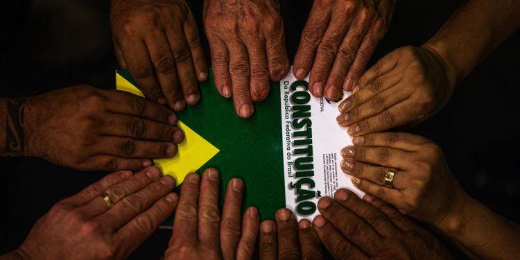 Marcada pela participação popular, Constituição completa 35 anos