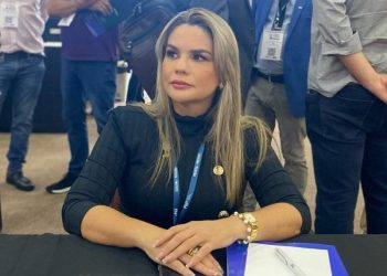 Prefeita de Conde emite nota negando irregularidades em viagem à Argentina
