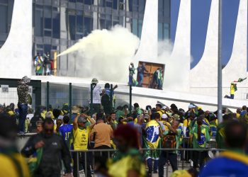 Lesa Pátria: PF cumpre mandados de busca e apreensão em 4 estados
