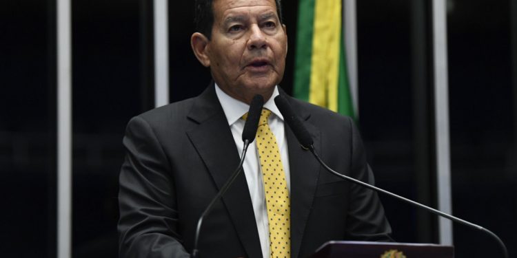 Mourão apresenta projeto para anistiar condenados pelo 8 de Janeiro
