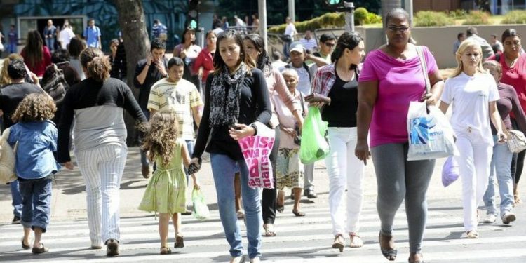 Censo 2022: Brasil tem 6 milhões de mulheres a mais do que homens