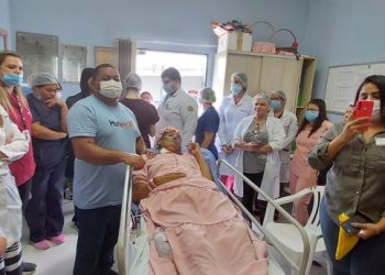 Paciente internada no Hospital Edson Ramalho realiza sonho de se casar após 17 anos de união