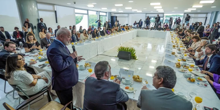 Dificilmente chegaremos a meta de déficit zero em 2024, diz Lula