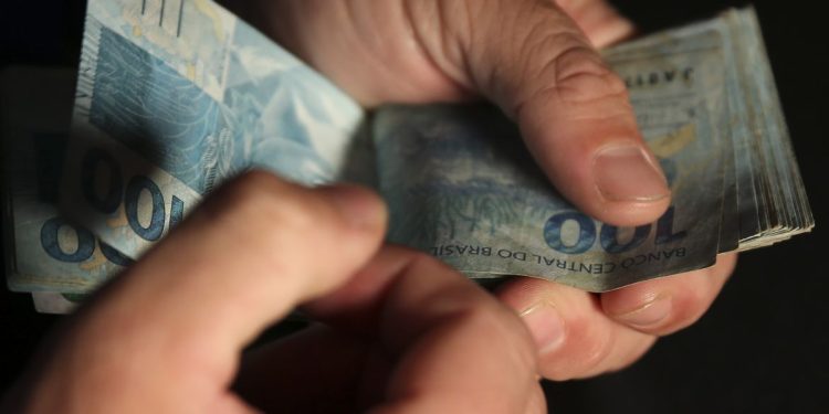 Câmara Federal deve votar taxação para super-ricos nesta semana