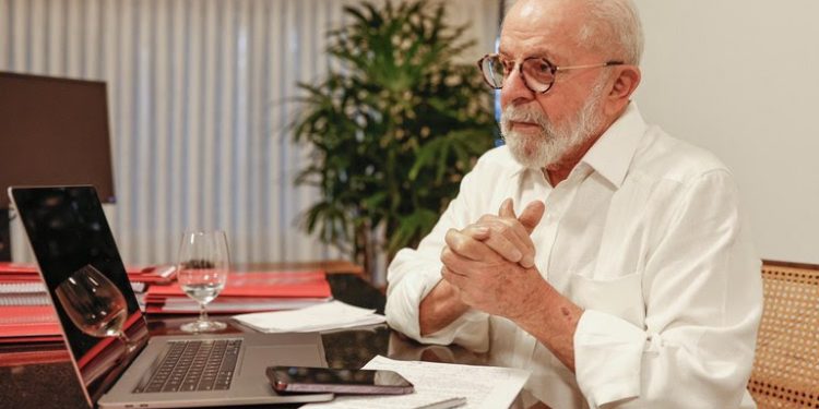 Lula agradece ao presidente de Israel pela ajuda na retirada de brasileiros e apela por corredor humanitário