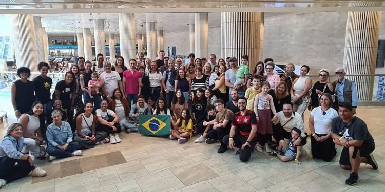 Solidariedade e rapidez: Governo Federal já resgatou mais de 700 brasileiros da zona de conflito