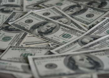 Dólar a R＄ 5: o que está por trás da alta da moeda americana?