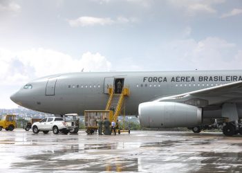 Quinto voo de repatriados deixa Israel com 215 passageiros e 16 pets