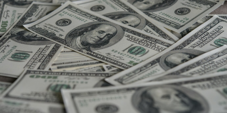 Dólar a R$ 5: o que está por trás da alta da moeda americana?