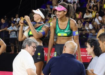 João Azevêdo prestigia encerramento do Circuito Mundial de Vôlei de Praia em João Pessoa