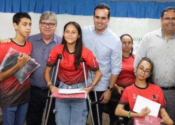 Governador entrega uniformes esportivos e passagens aéreas a paratletas que irão disputar Paralimpíadas Escolares em São Paulo