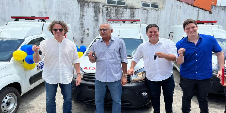 Prefeitura de Pedras de Fogo adquire sete ambulâncias para atender unidades de saúde